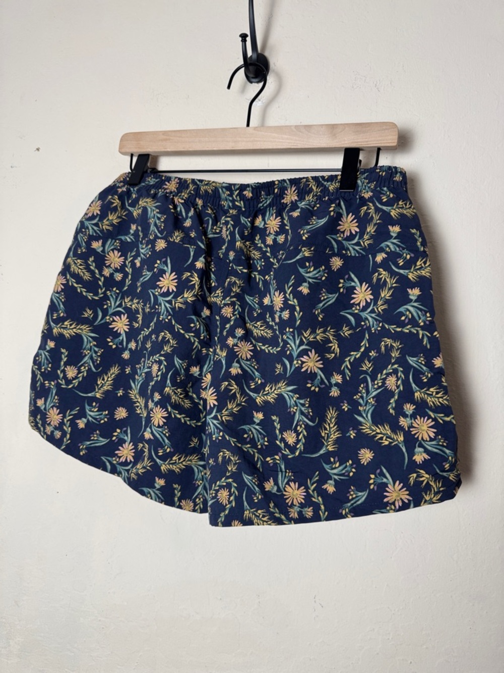 Patagonia Womens Baggies Shorts  Size Medium - Picture 5 of 6